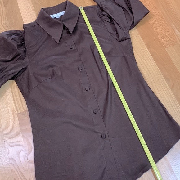 TRINA Turk blouse puff 3/4 sleeve button down top curved hemline women’s sz M - Picture 7 of 10